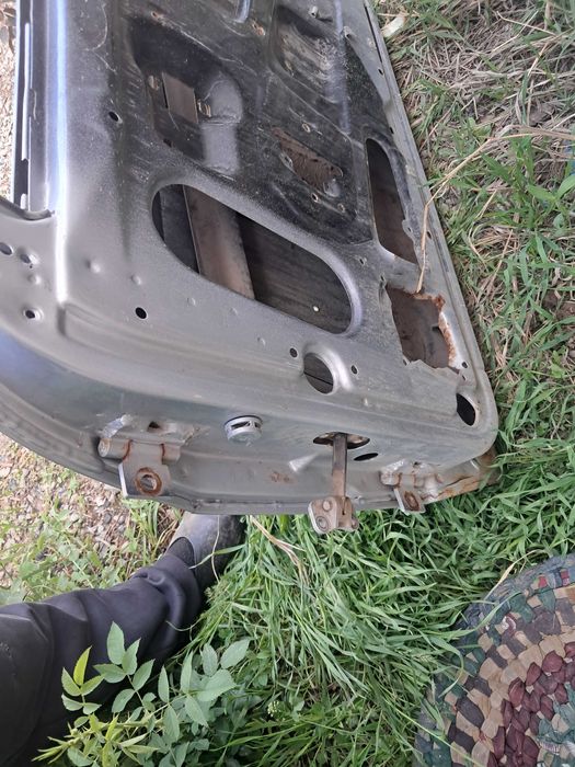 На ваз 2114 дверь продаётся