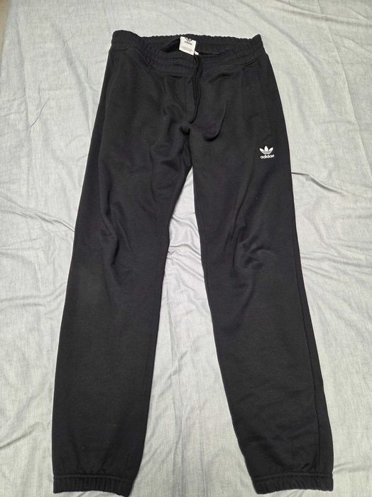 Vand Pantaloni de trening Adidas