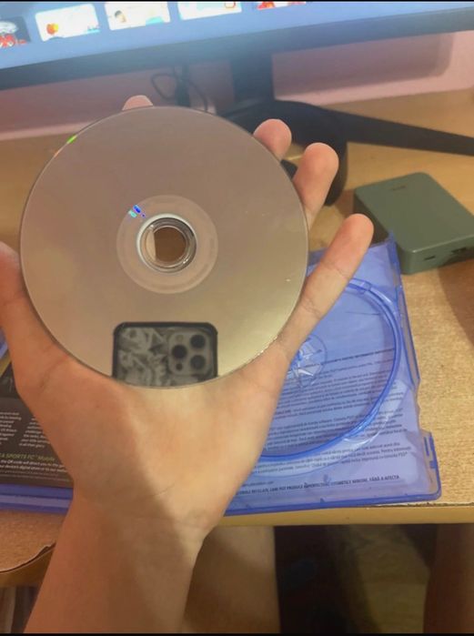 Vând ps5 cu maneta plus fc26