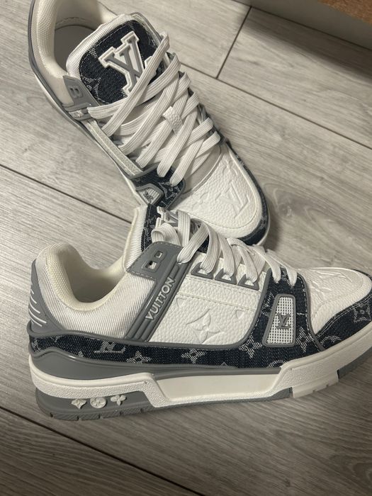 Vând adidași Luis Vuitton