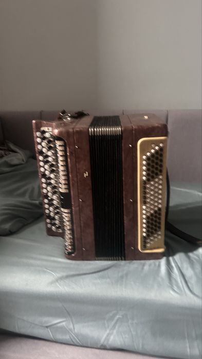 продается баян в норм состоянии
