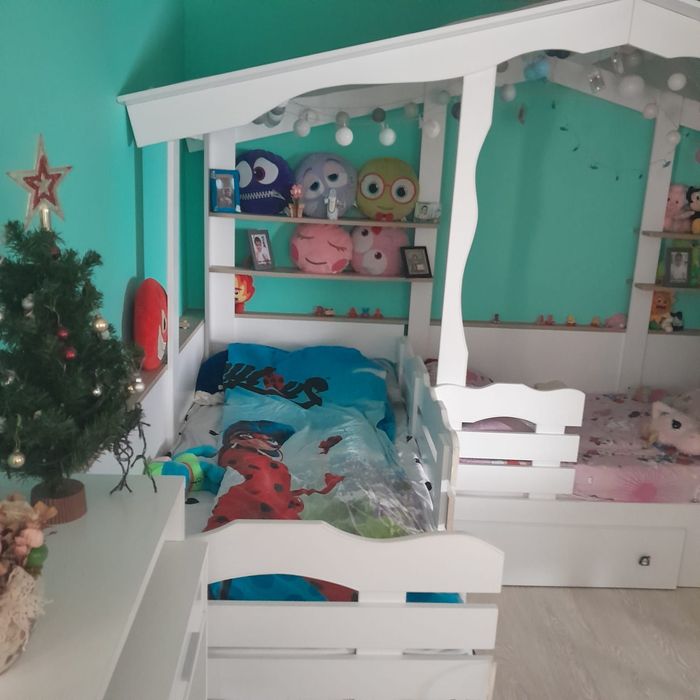 Pat dublu în forma de casuta