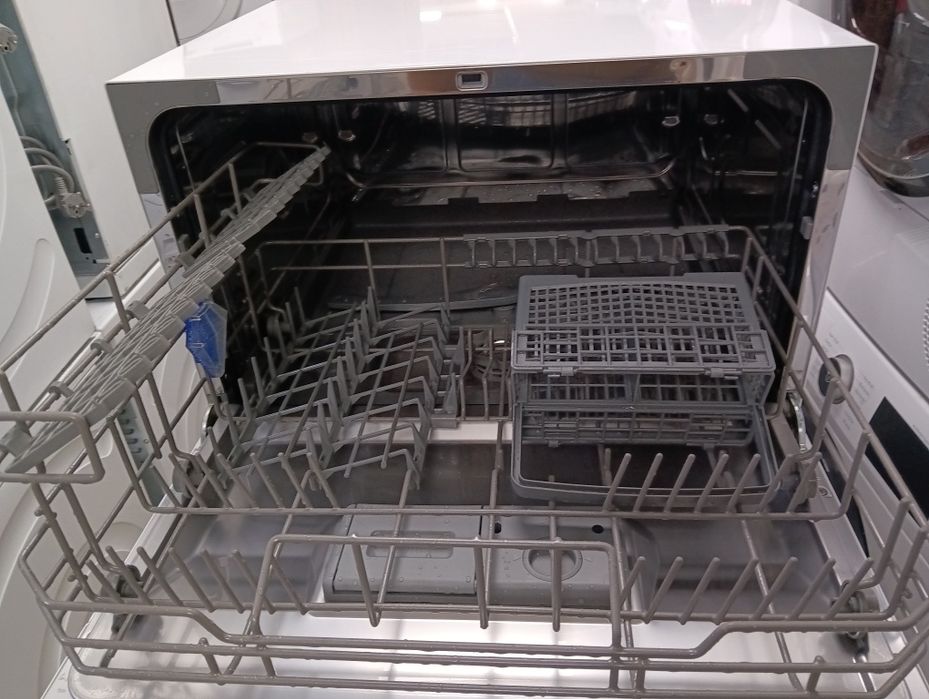 Малка свободно стояща съдомиялна кубче Elektrolux с 2 години Гаранция