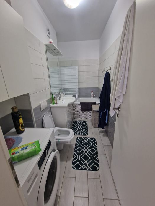 Închiriez apartament cu 3camere
