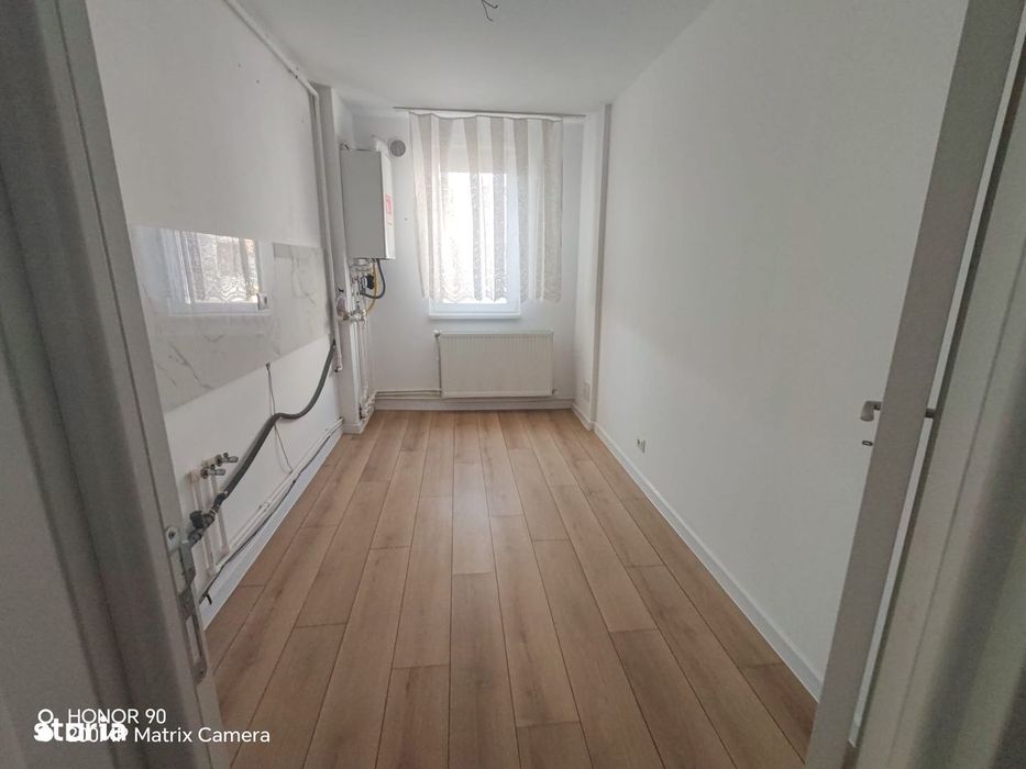 De vanzare apartament cu 4 camere si balcon, renovat 2024, etaj 2