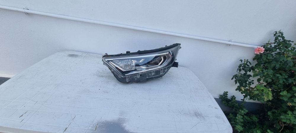 Far stanga full led Toyota Rav4