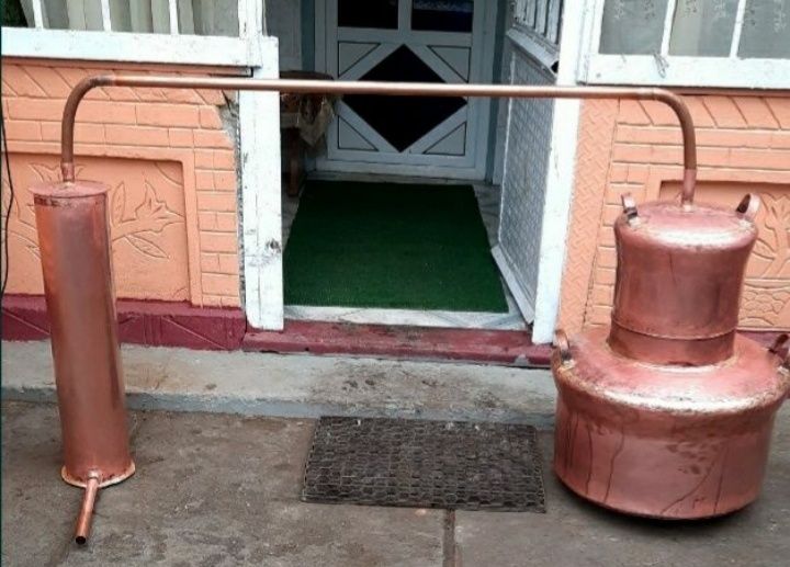 Vând un cazan de țuică din cupru alimentar capacitate 120 litri cu fun