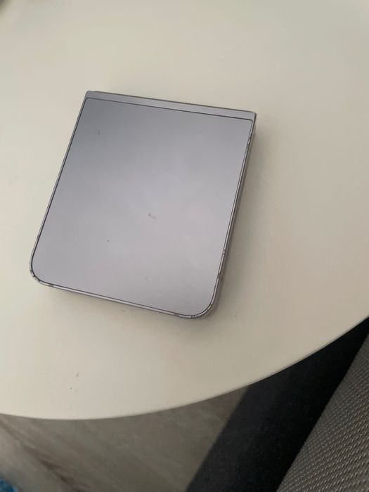 Vând Samsung flip 5 pentru piese