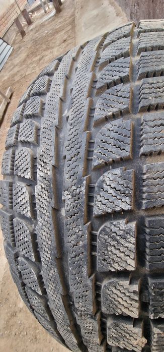 Зимние шины б/у 255/50/20