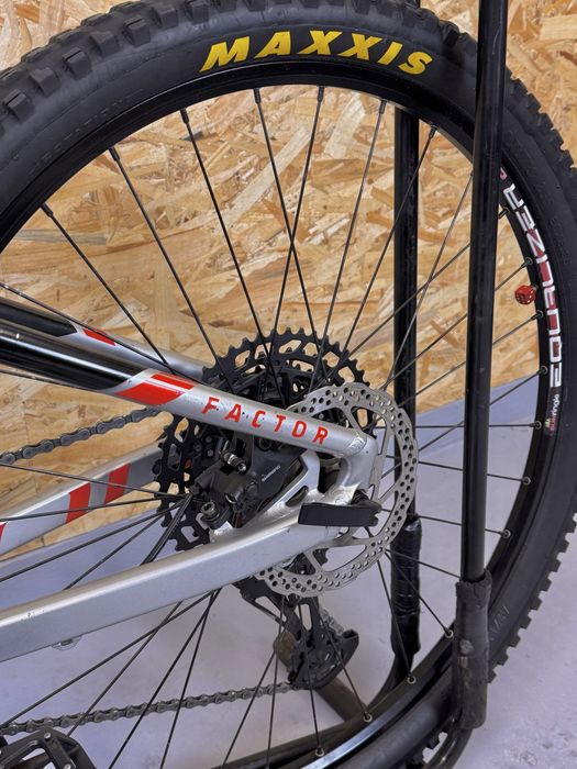 Mondraker Factor bicicleta full suspension copi mtb nu cube canyon