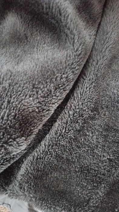 Продавам дамско черно зимно яке