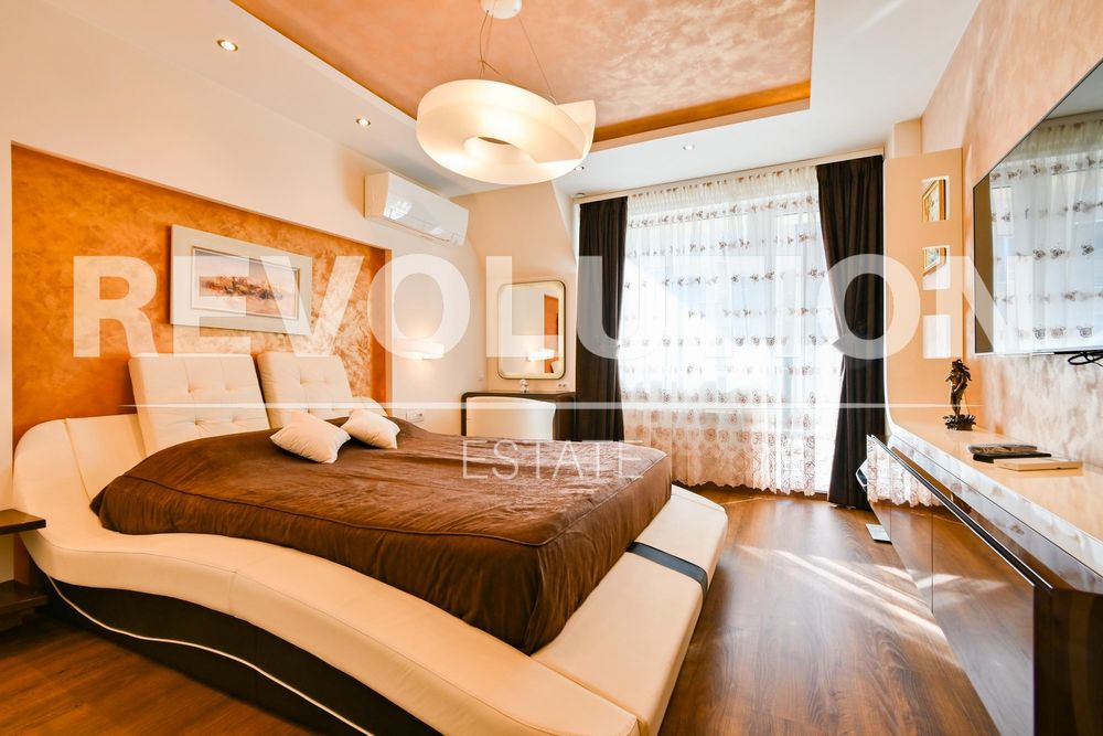 Дава се под наем Тристаен апартамент в София, Център - 119 кв.м за 1200 € - Снимка #5