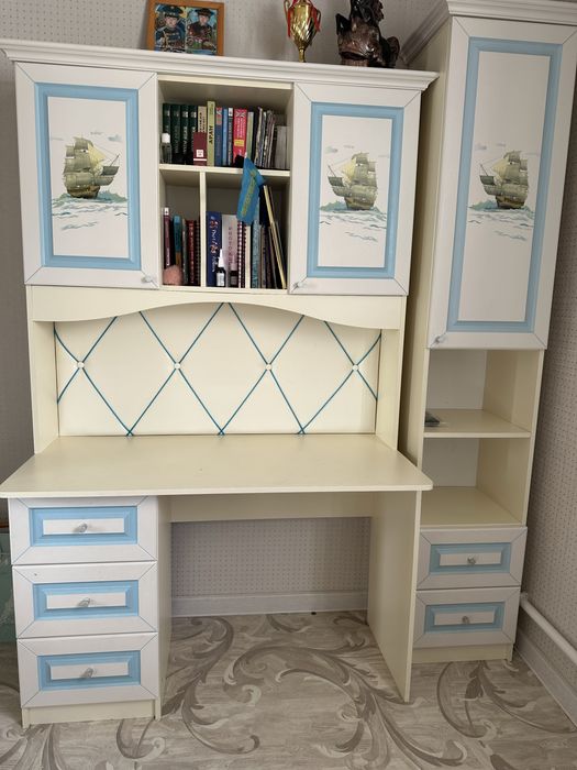 Продам шкаф, стол, пенал