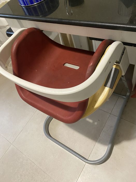 Scaun de masa Chicco I-sit poate fi folosit pana la 8 ani transforma