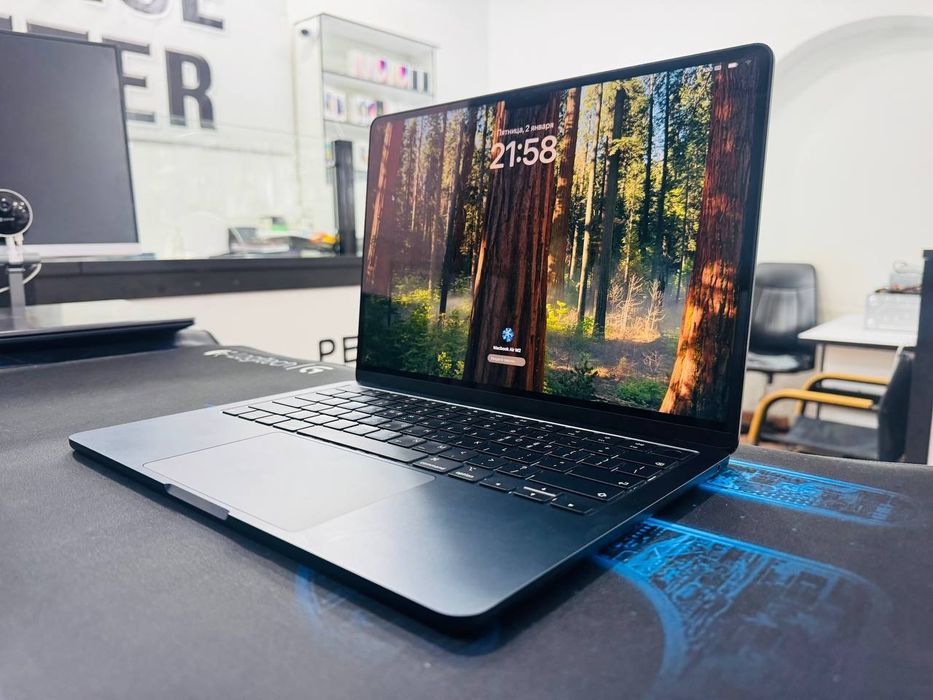 Продам MacBook Air M2 Blue в отличном состоянии с каробкой и гарантией