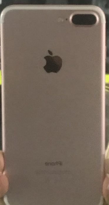 прадаю IPhone 7+