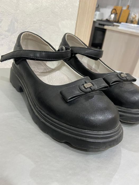 Продам детскую обувь