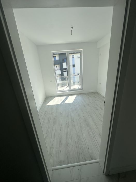 Inchiriere apartament 2 camere Bragadiru, nemobilat, str.Crisu Repede. Locuit/birou/salon manichiura, infrumusetare, etc.