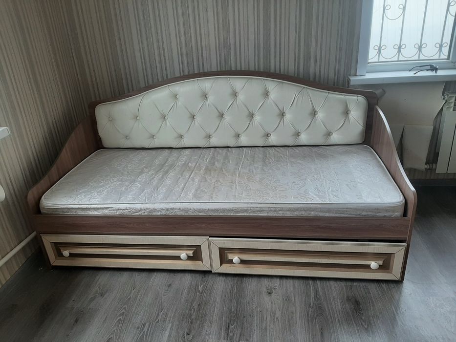 Продам диван с ортопедическим матрацом