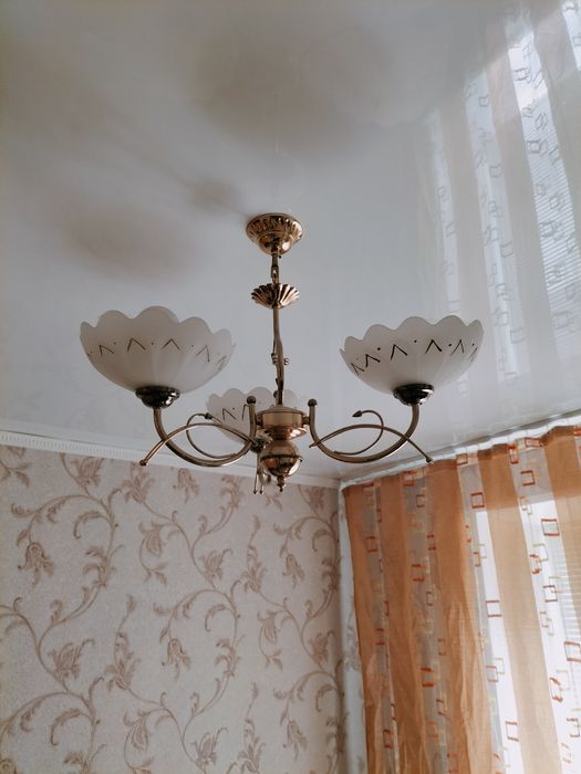 Продам люстры в отличном состоянии