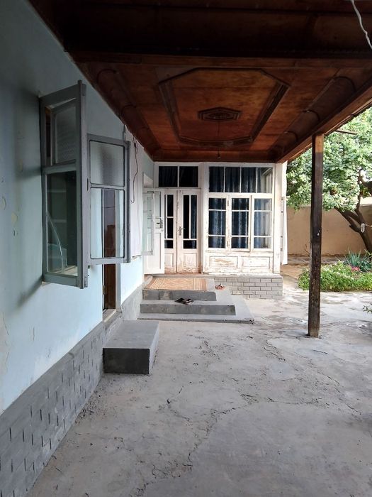 Xovli sotiladi 3 sotix 5 Xona