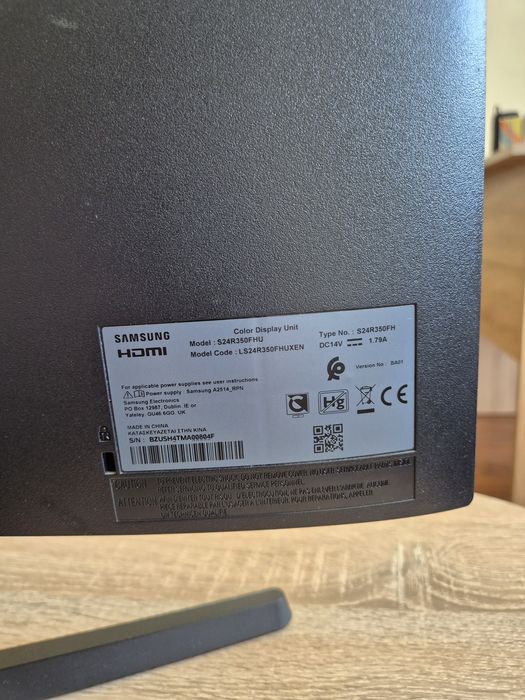 Samsung monitor plat 23.8 inch Full HD