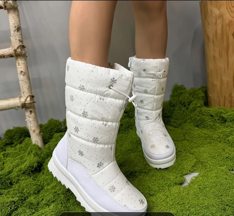 Зимние белые сапоги