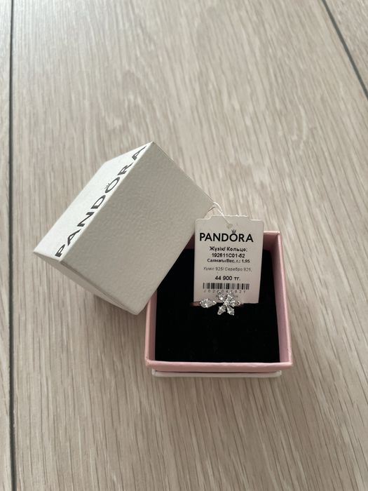 Серебряное кольцо «Pandora»