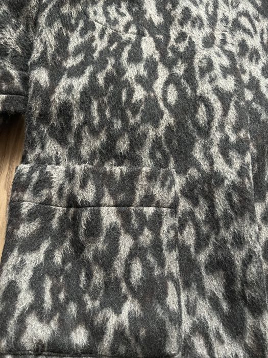 Сиво вълнено палто