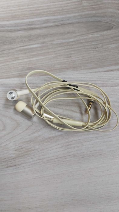 Vand casti Fresh 'n Rebel cu volum si microfon