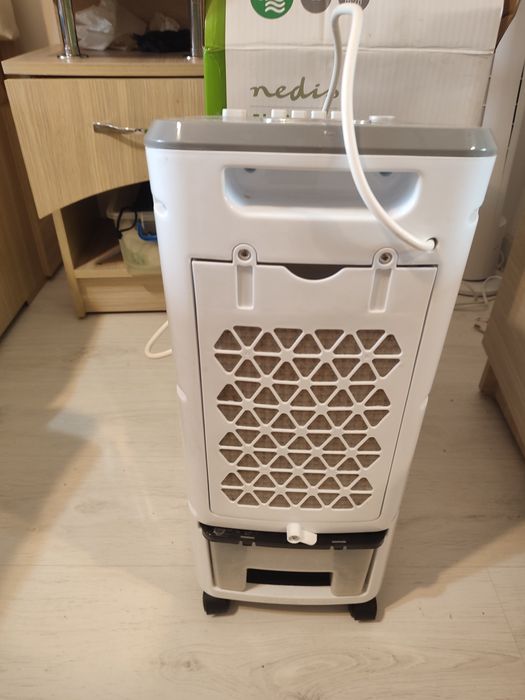 Vând ventilator cu apa