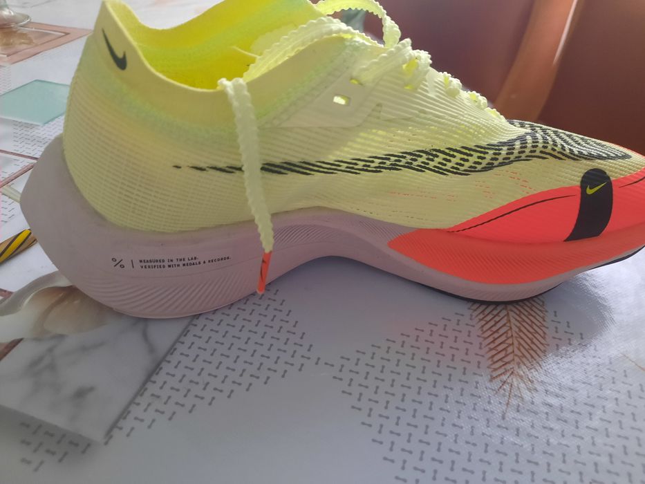 Продам кроссовки