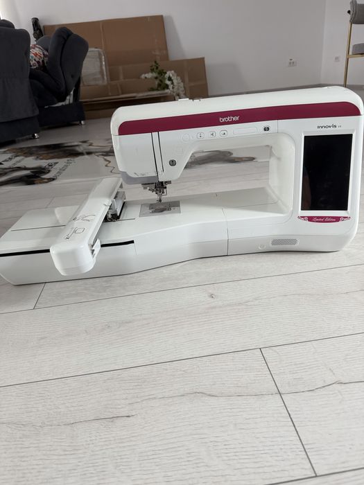 Masina brodat innovis v3, limited edition