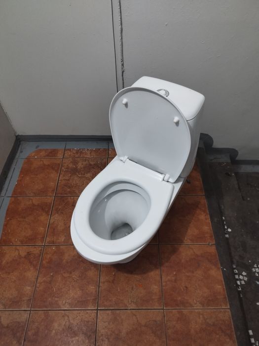 Продам унитаз. Бу унитаз