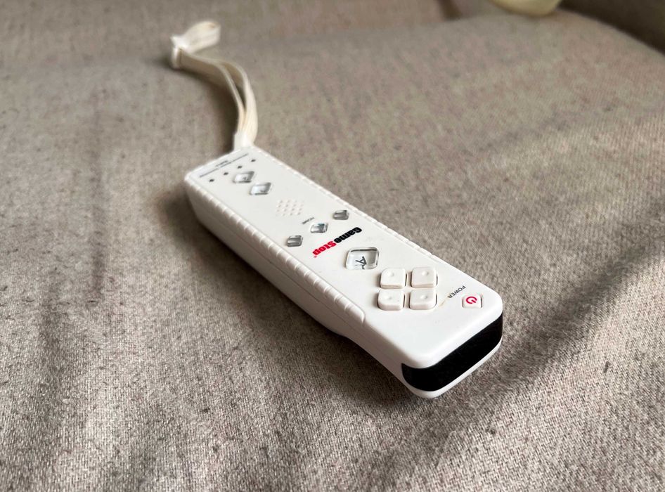 Controller Wii compatibil GameStop cu MotionPlus integrat