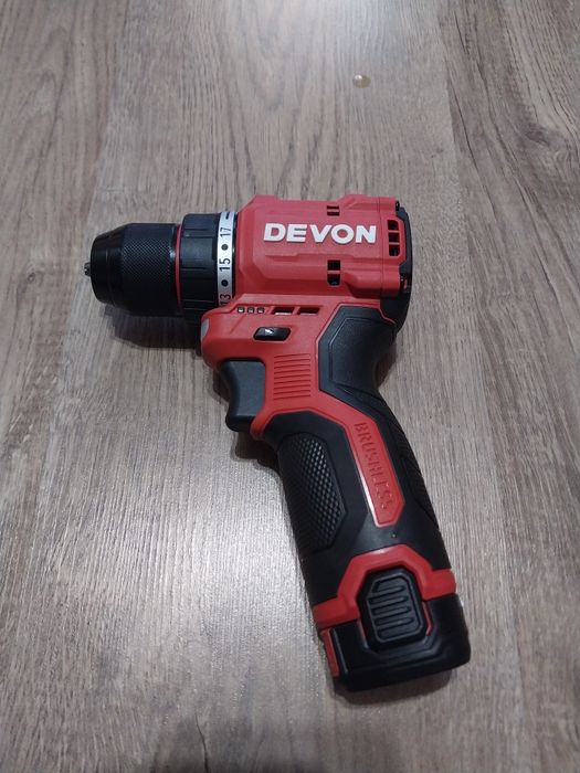 Дрель-шуруповёрт Devon 5208