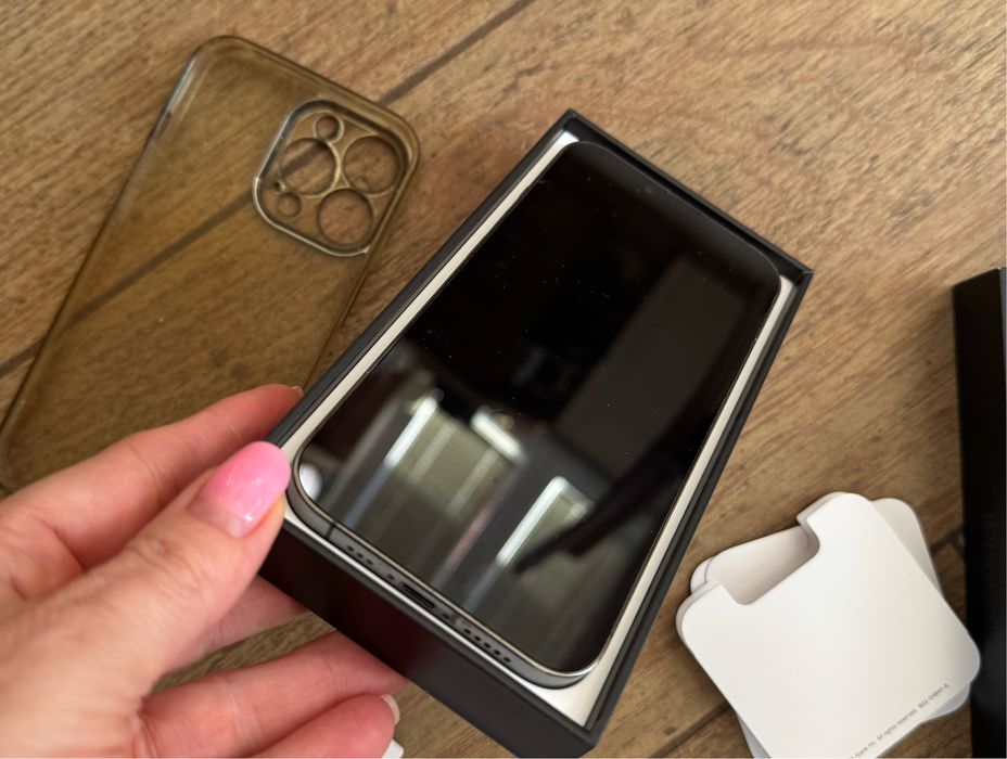 Iphone 13 pro 256GB с подарък блутуут слушалки хама