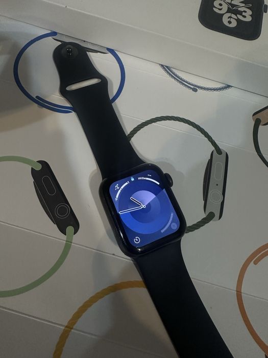 apple watch SE ( почти новый )