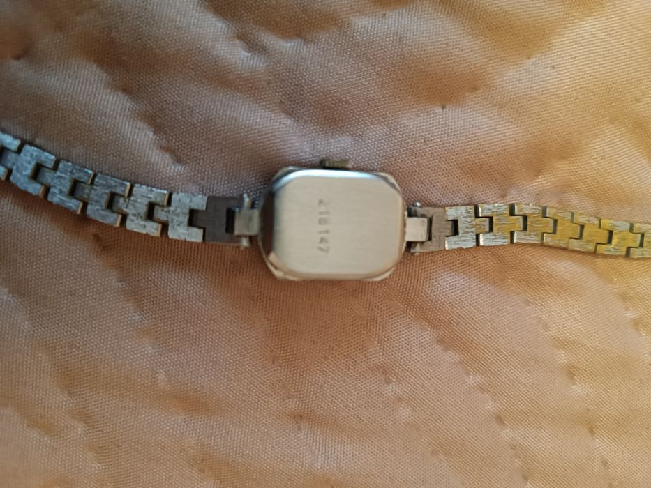 Дамски часовници LUCN и CROWN