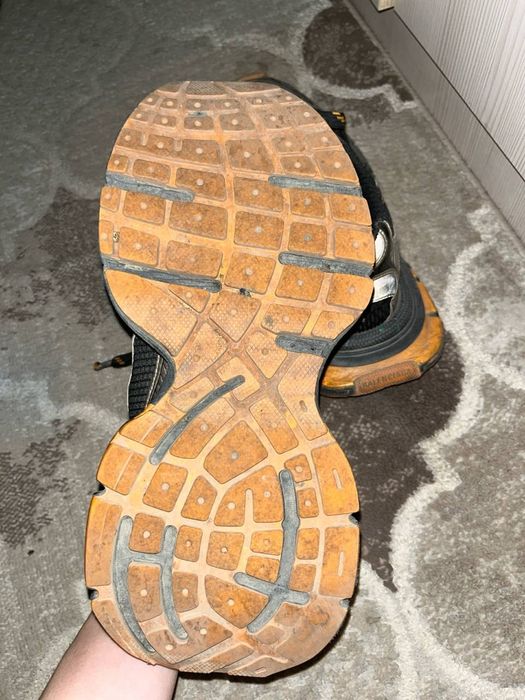 Balenciaga 3XL .black orange
size 44