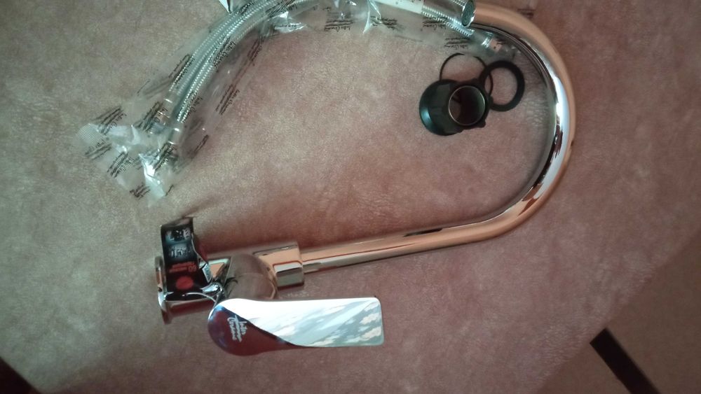 Ново. Смесител за мивка