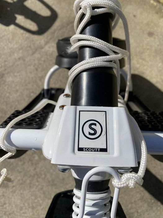 Шейна Чук и Гек Scoutt бяла и червена (сглобени)