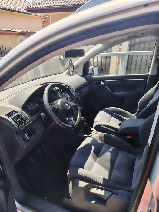 Auto vw TOURAN AN 2013  nr. Tel. 0745519697