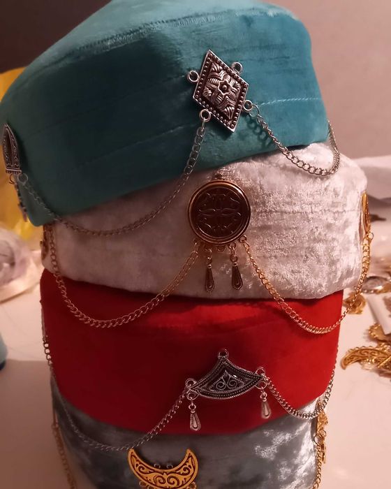 Тақиялар сатамын. Бағасы 2000