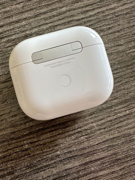 Продам наушники AirPods 3