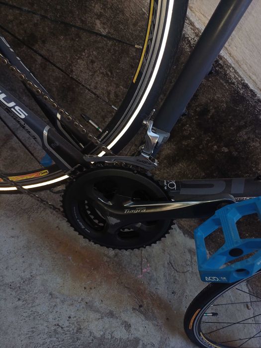 Bicicleta din carbom focus