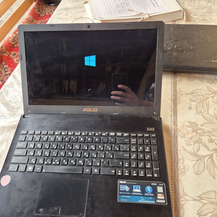 Ноутбук Asus сотилади