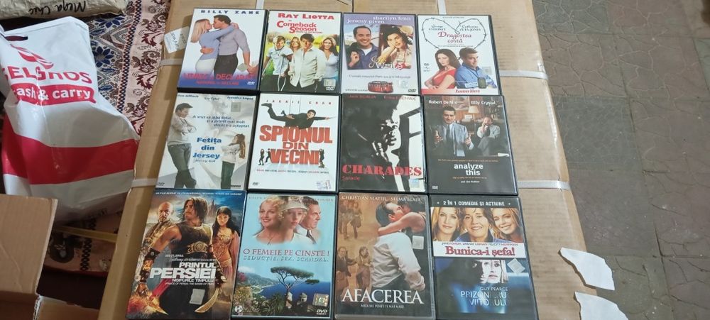 Vand lot filme dvd.uri 12 bucati