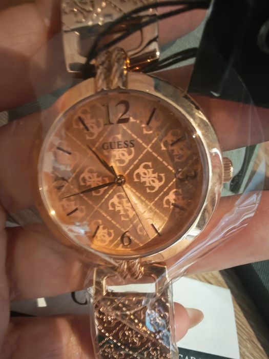 Часовник GUESS-дамски