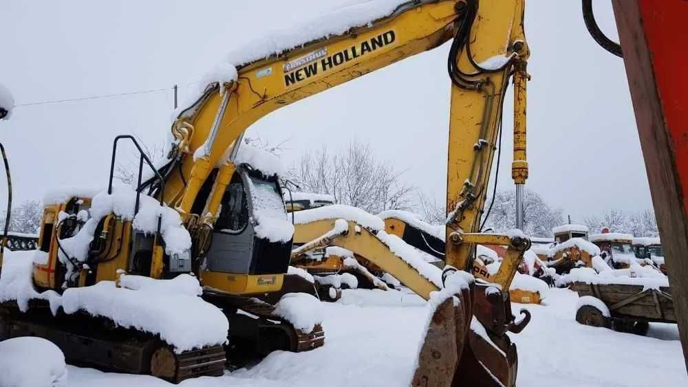 Dezmembrez piese excavator pe senile New Holland E 200SR-1S